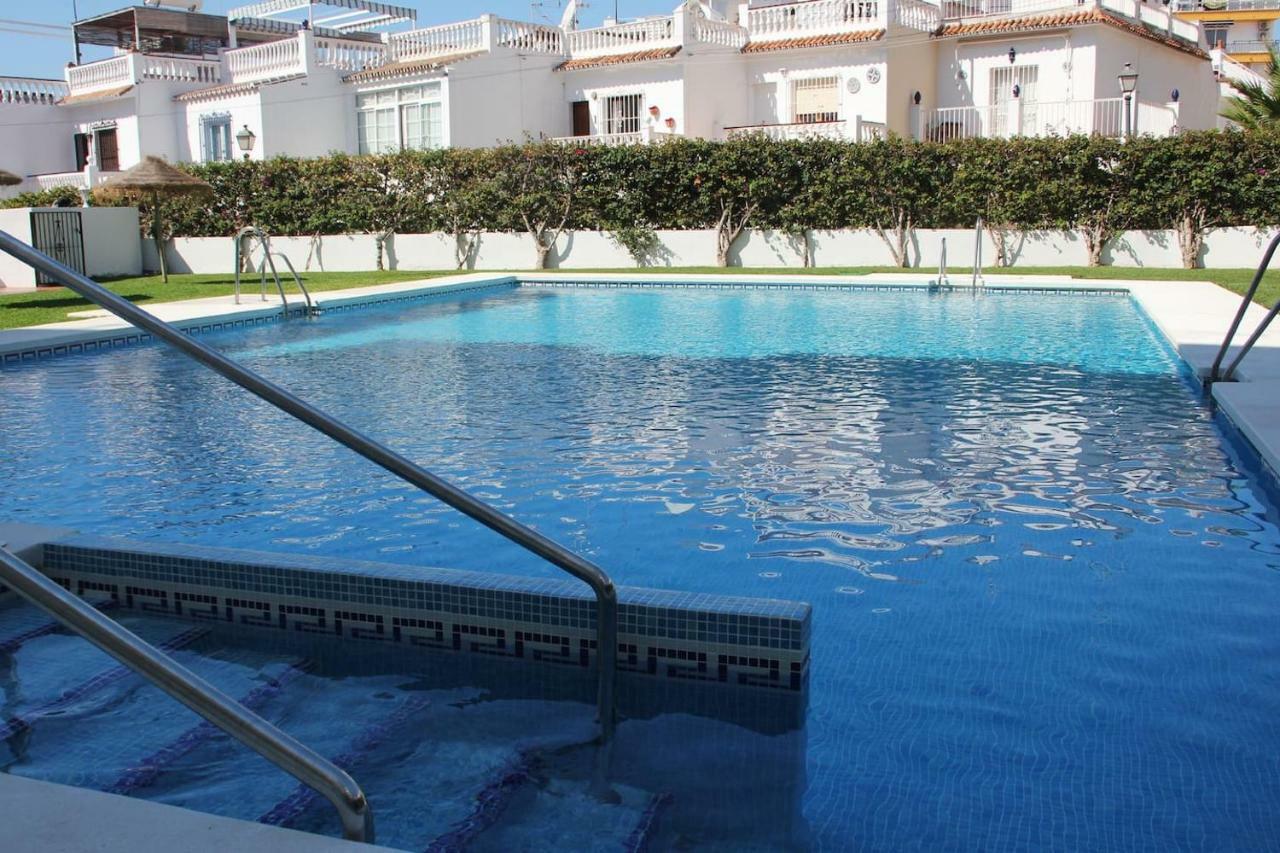 Nerja Gaviota Holidays Piscina Y Playa Exterior photo