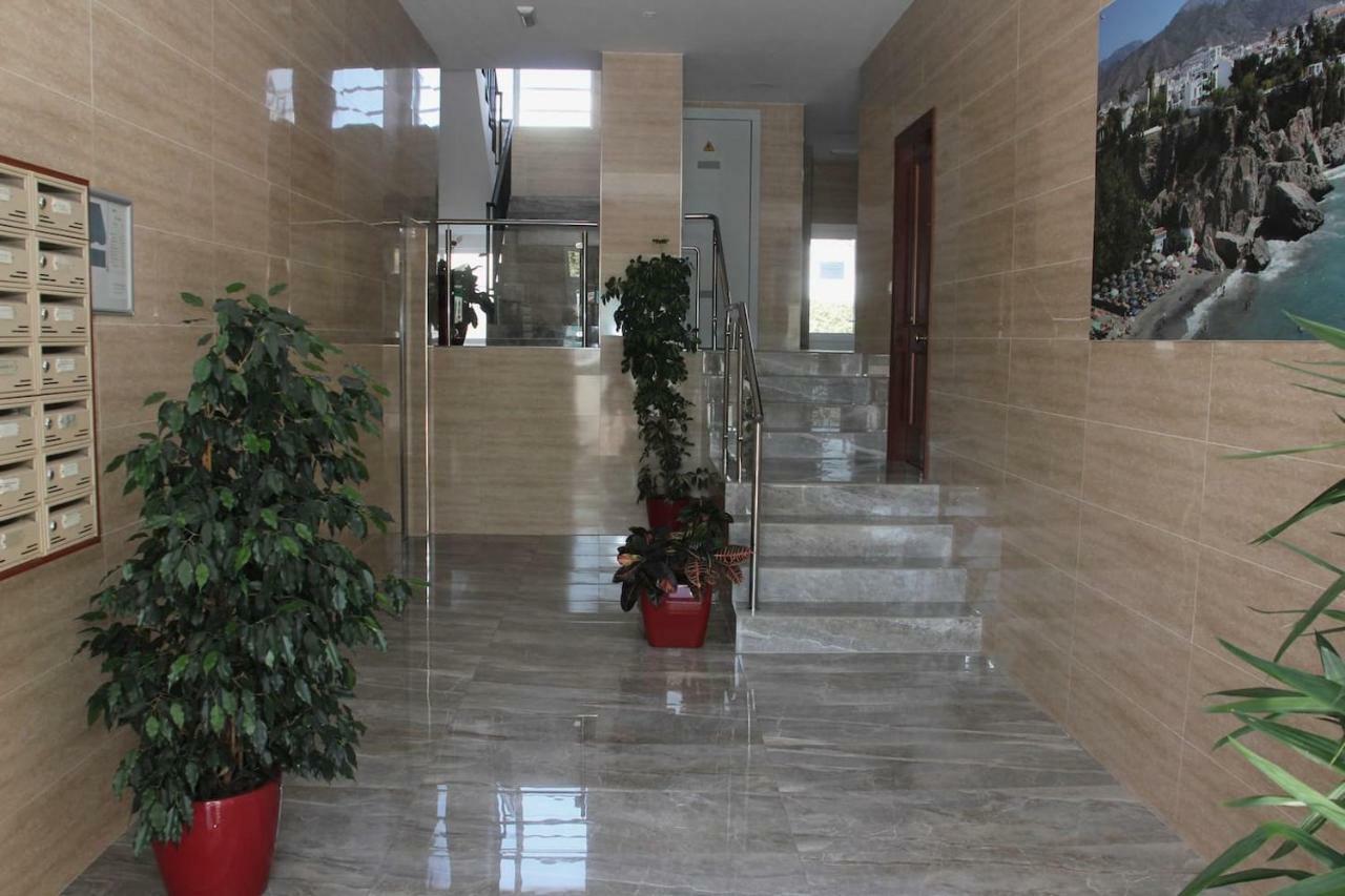 Nerja Gaviota Holidays Piscina Y Playa Exterior photo