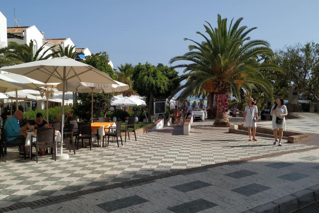 Nerja Gaviota Holidays Piscina Y Playa Exterior photo